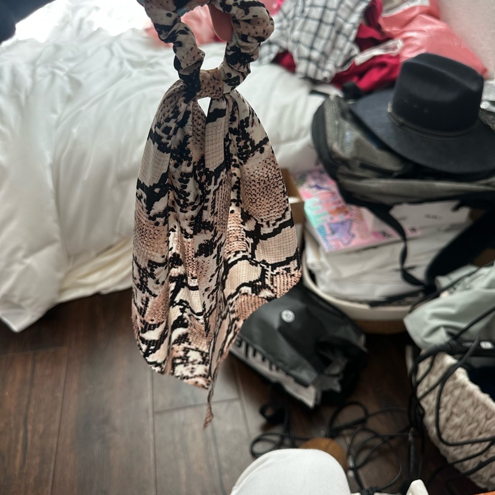 Snakeskin hair tie